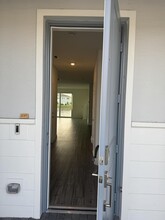671 SE Lk Fls St in Port St. Lucie, FL - Building Photo - Building Photo