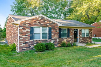 7906 Candleglow Ln in Louisville, KY - Building Photo - Building Photo