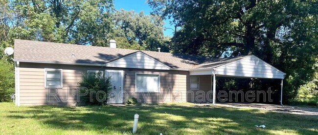 864 Carrolton Rd in Memphis, TN - Foto de edificio - Building Photo