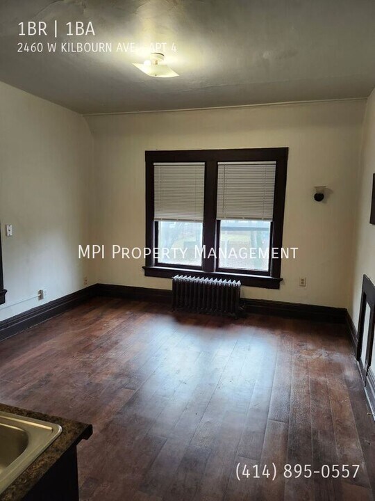 2460 W Kilbourn Ave-Unit -APT 4 in Milwaukee, WI - Building Photo