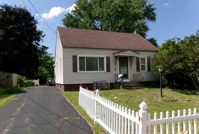 8 Elmwood St in Schenectady, NY - Foto de edificio - Building Photo