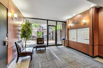 2600 N Hampden Ct-Unit -2E in Chicago, IL - Building Photo - Building Photo