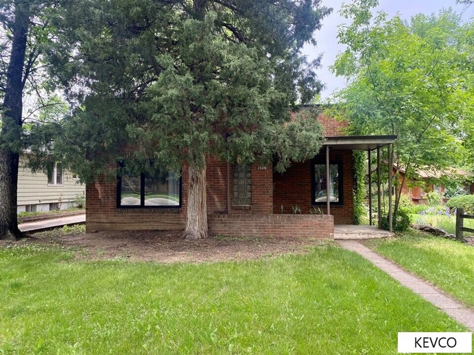 1528 W Oak St in Fort Collins, CO - Building Photo