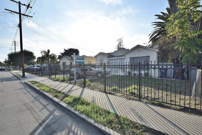 715 N Spring Ave in Compton, CA - Building Photo - Other