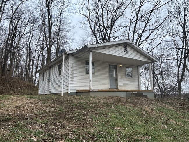 122 Spring-Hill St in Connersville, IN - Building Photo - Building Photo