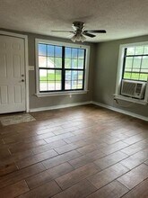 6710 Phillips Ln in Hitchcock, TX - Building Photo - Building Photo