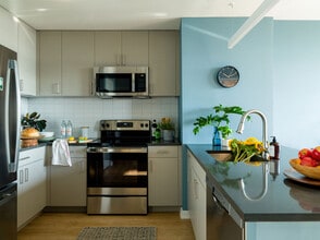 351 Marin in Jersey City, NJ - Foto de edificio - Building Photo