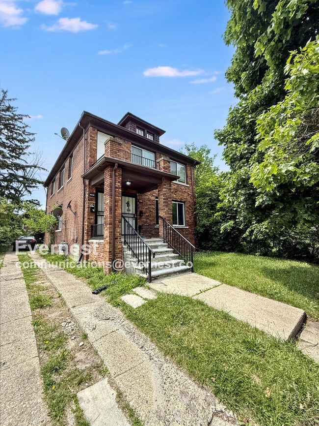 5261 Lakewood St in Detroit, MI - Building Photo - Building Photo