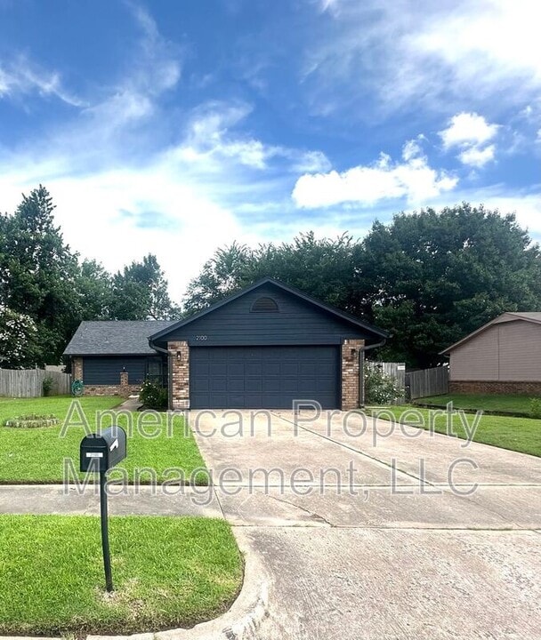2100 W Honolulu St in Broken Arrow, OK - Foto de edificio
