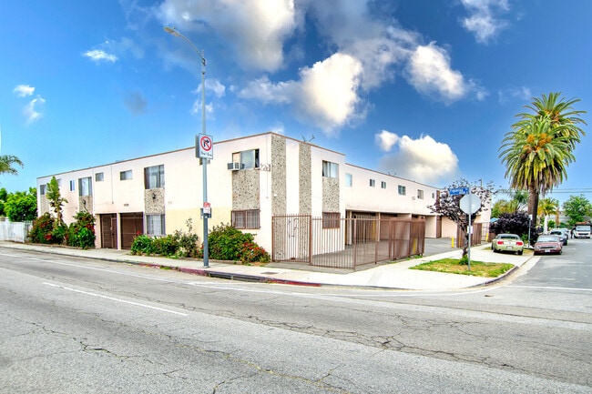 Figueroa Street Apartments in Los Angeles, CA - Foto de edificio - Building Photo