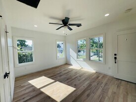 1235 W Gray St, Unit 3 in Houston, TX - Building Photo