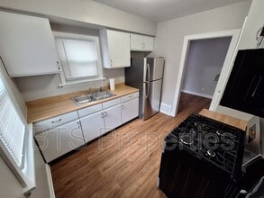 902 E Seneca Pl in Peoria, IL - Building Photo - Building Photo