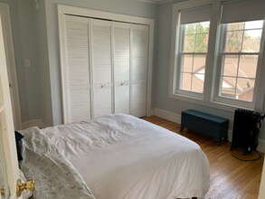 12 Woodbridge St, Unit 3R in South Hadley, MA - Building Photo - Building Photo