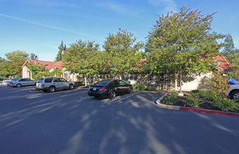 Brookdale Roseville in Roseville, CA - Building Photo - Building Photo