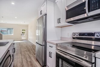 901 Fulton St W in Grand Rapids, MI - Building Photo - Building Photo