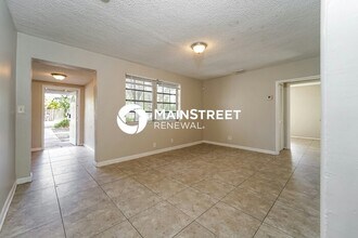 122 Allen Rd in West Park, FL - Building Photo - Building Photo