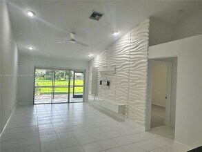 7616 Pinewalk Dr S in Margate, FL - Building Photo - Building Photo