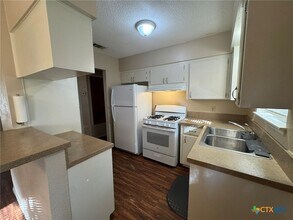 815 Burges St in Seguin, TX - Building Photo - Building Photo