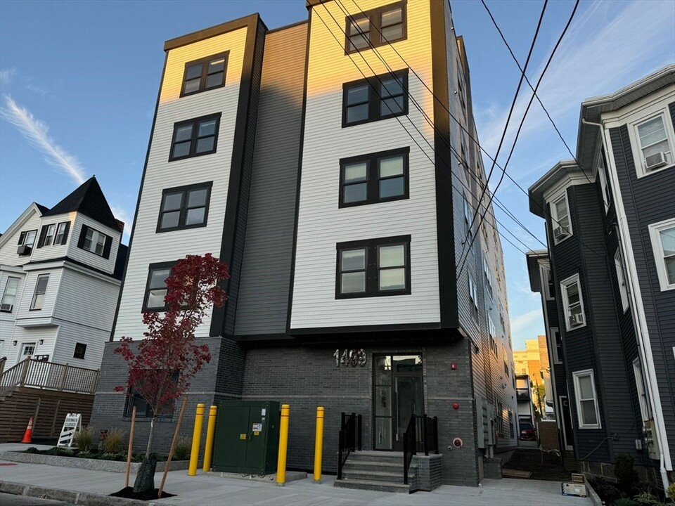 1493 N Shore Rd, Unit #405 in Revere, MA - Foto de edificio