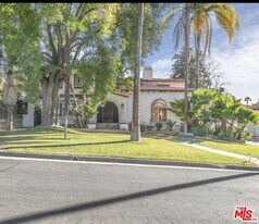 1530 Valley View Rd in Glendale, CA - Building Photo