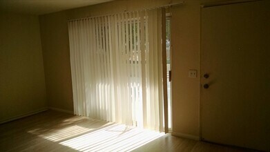 32505 Candlewood Dr, Unit 85 in Cathedral City, CA - Building Photo - Building Photo