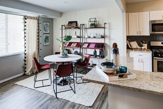 Beachwood Apartments in Beachwood, OH - Foto de edificio - Building Photo