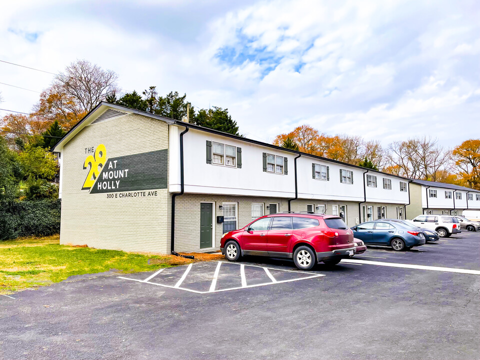 The 28 at Mount Holly in Mount Holly, NC - Foto de edificio