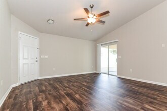 34835 Redding Ln in Zephyrhills, FL - Foto de edificio - Building Photo