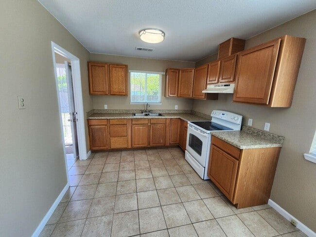 8480 Birch St in Hilmar, CA - Building Photo - Building Photo