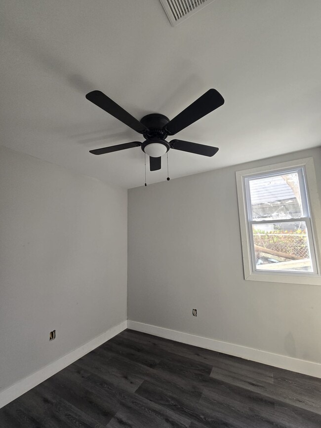 2418 N 16th St in Philadelphia, PA - Building Photo - Building Photo