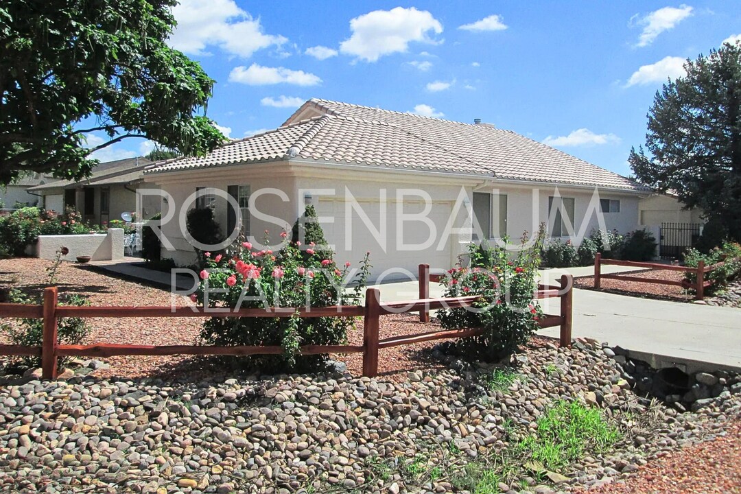 Charming 3-beds, 2-baths home in the Prest in Dewey, AZ - Building Photo