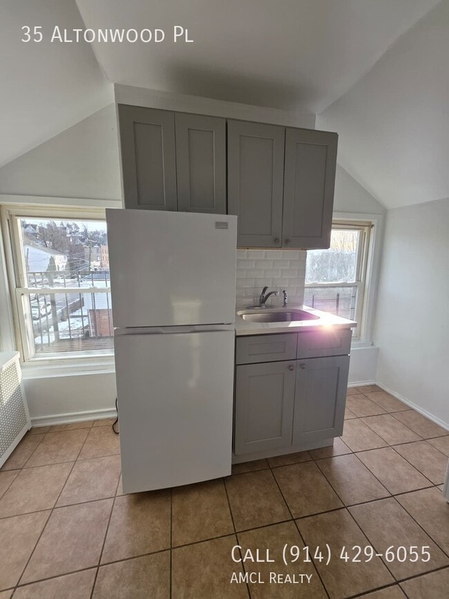 property at 35 Altonwood Pl