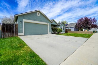 1435 N Inez Pl in Meridian, ID - Building Photo - Building Photo