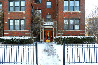 7642 N Eastlake Ter in Chicago, IL - Foto de edificio - Building Photo