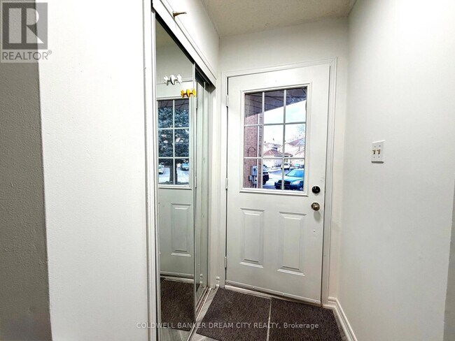 5246 Alicante St in Mississauga, ON - Building Photo - Building Photo