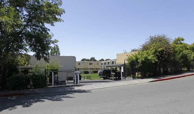 Regency Townhouses in Vallejo, CA - Foto de edificio - Building Photo