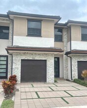 9117 NW 159th St in Miami Lakes, FL - Building Photo - Building Photo