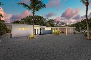 1165 Morningside Pl in Sarasota, FL - Building Photo