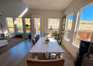 11001 Charger Way in Manor, TX - Foto de edificio - Building Photo