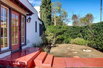 801 N June St in Los Angeles, CA - Foto de edificio - Building Photo