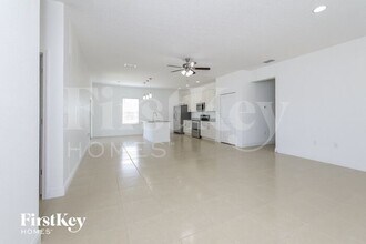 257 Elm Ct in Poinciana, FL - Building Photo - Building Photo