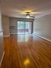 100 Oxbow Dr, Unit APT B3 in Glastonbury, CT - Foto de edificio - Building Photo
