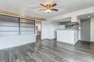 7527 Gulf Fwy, Unit 16 in Houston, TX - Building Photo - Building Photo