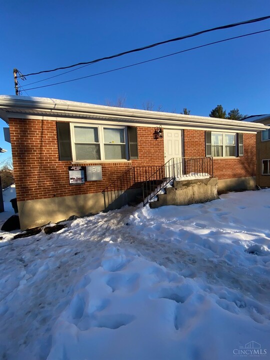 854 Overlook Ave in Cincinnati, OH - Building Photo