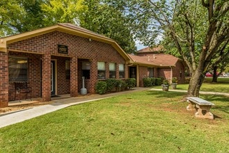 Summer Courtyard Apartments in Decatur, AL - Building Photo - Building Photo