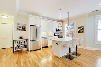 1701 N Crilly Ct in Chicago, IL - Building Photo - Building Photo