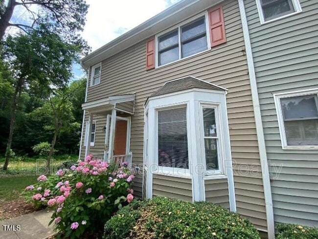 553 Darby Glen Ln