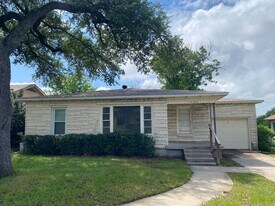 1606 S 37th St in Temple, TX - Building Photo