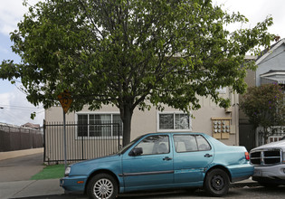 The Christina Apartments in Oakland, CA - Building Photo - Building Photo