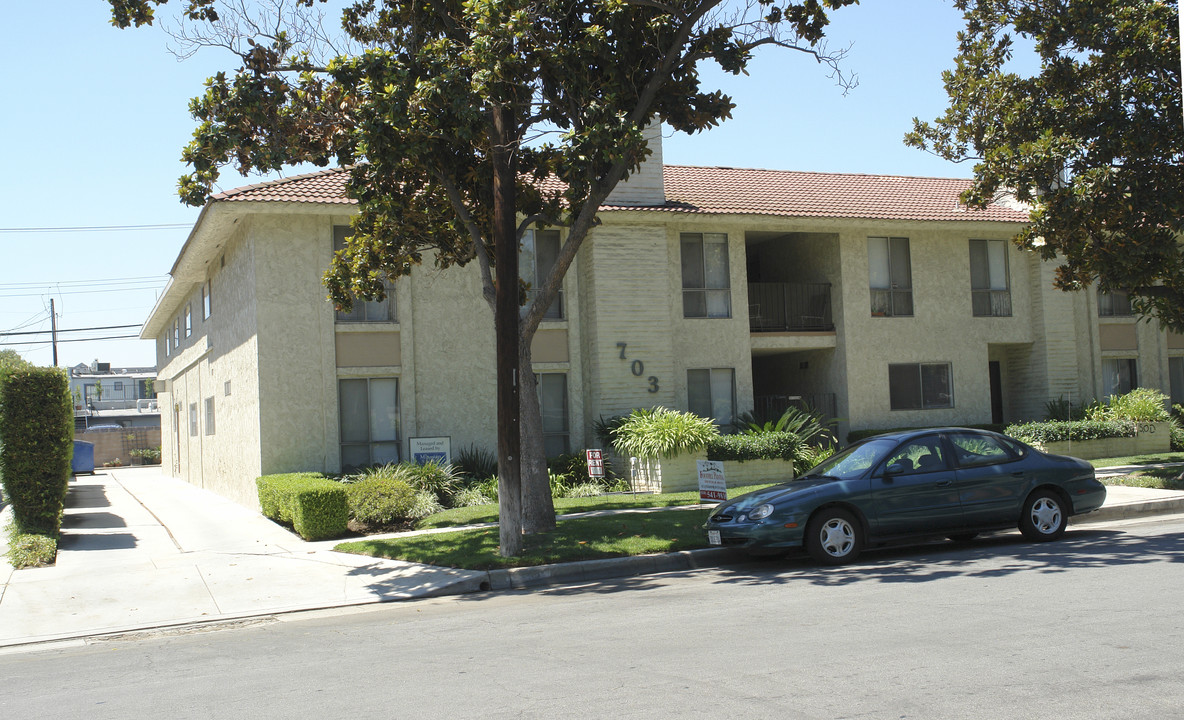 703 N Stoneman Ave in Alhambra, CA - Building Photo